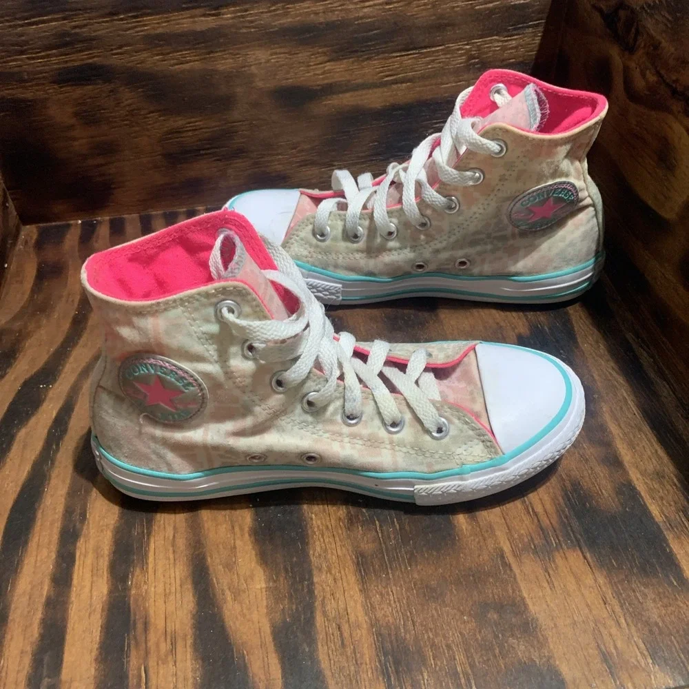 Converse‎ Chuck Taylor High Top Canvas Winter Graphic Sneakers Kids/Jr. Sz 2